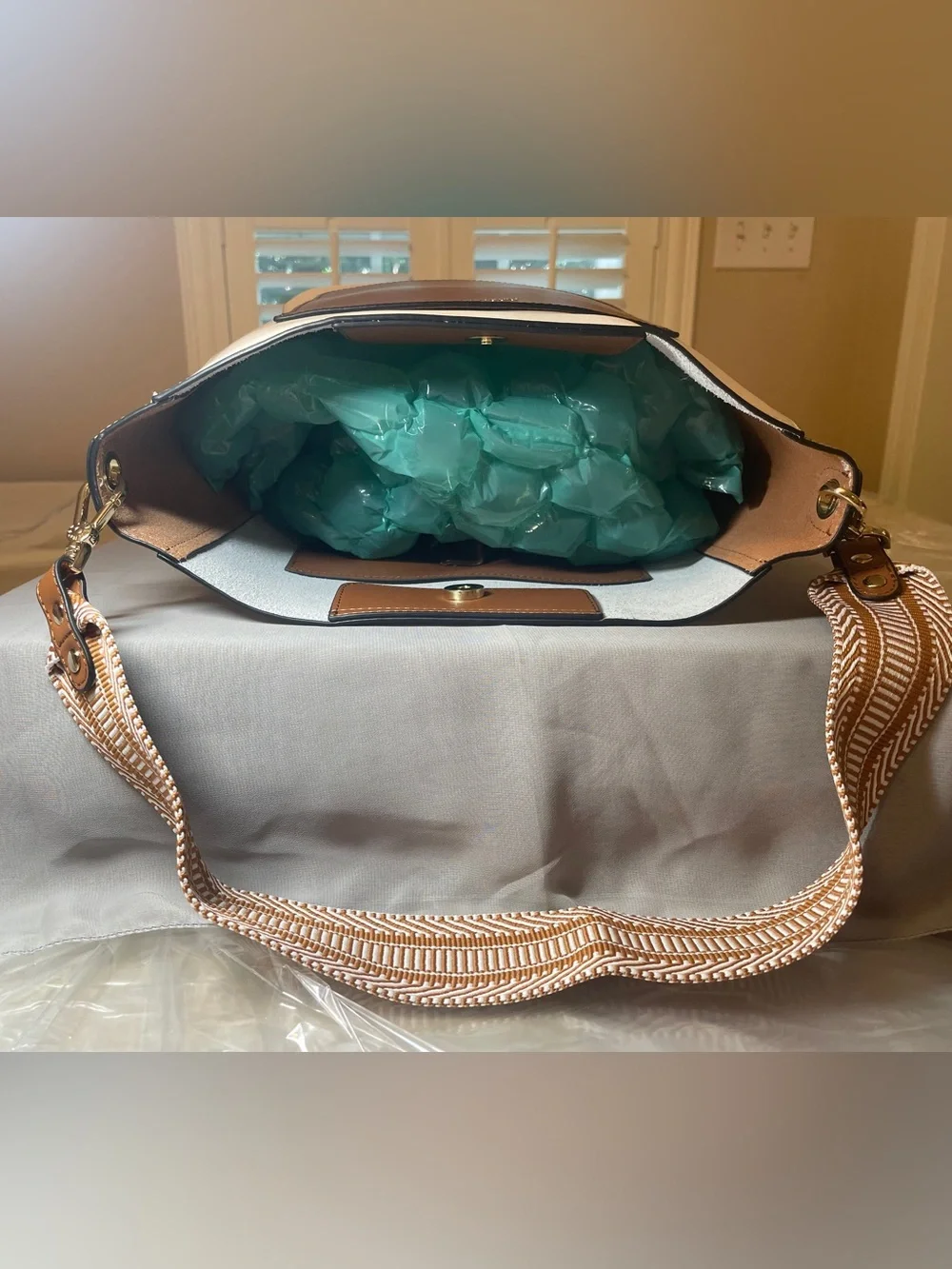 BOSTANTEN Women’s Soft Leather Hobo Bucket Shoulder Bag Two Toned Brown & Cream